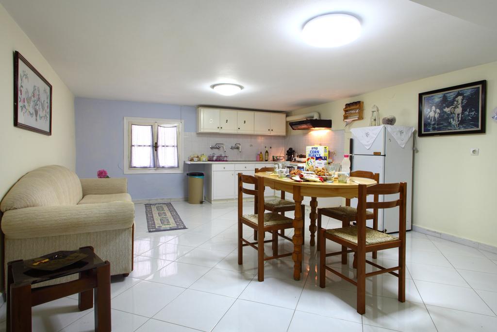 Apartments Filoxenia Zois Nikiana Room photo