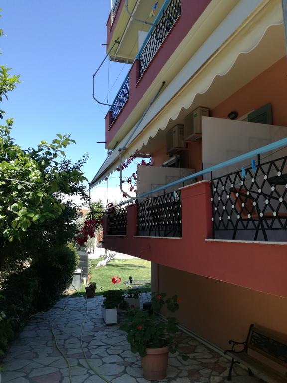 Apartments Filoxenia Zois Nikiana Exterior photo